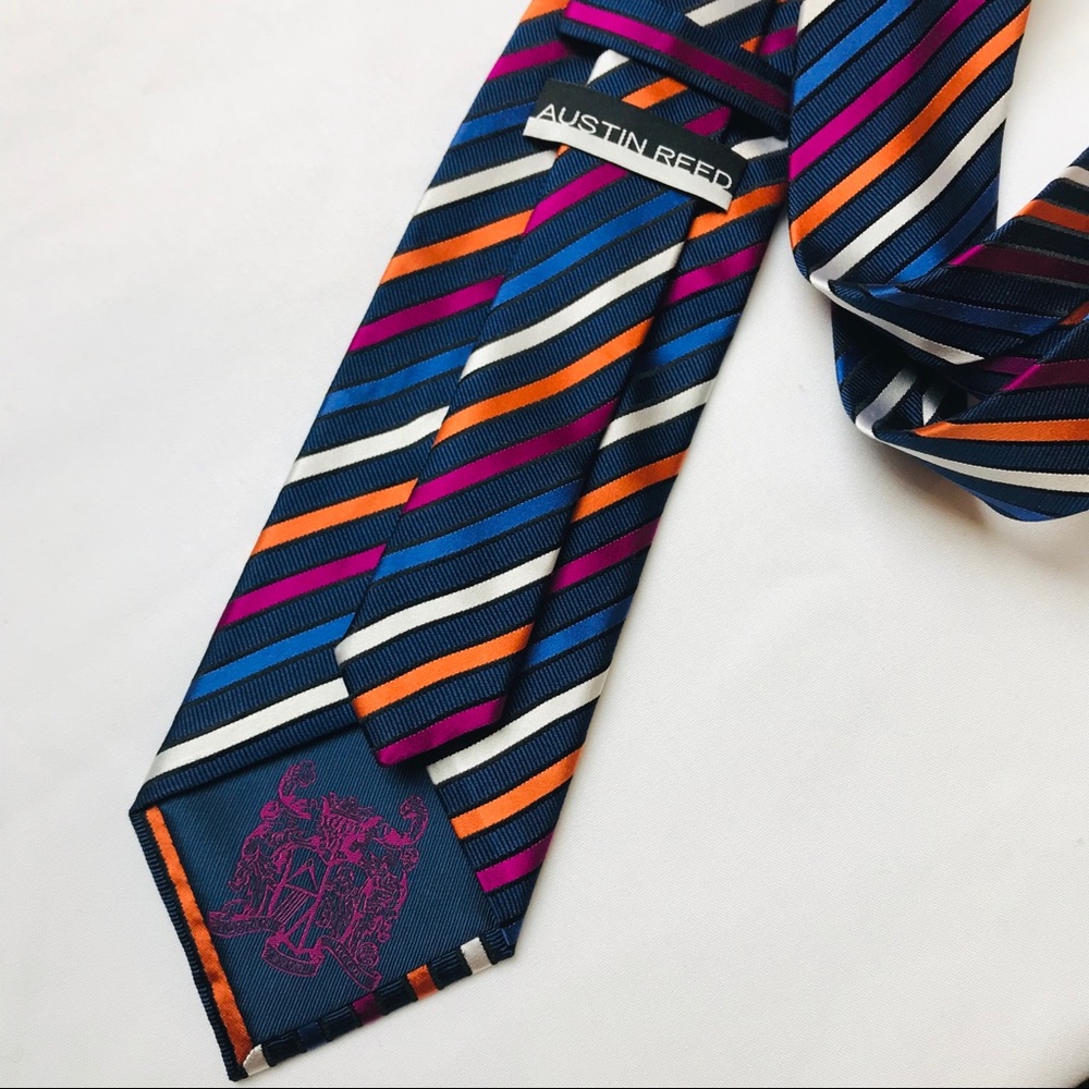 Authentic Austin Reed Royal Family silk tie London - Picture 5 of 5